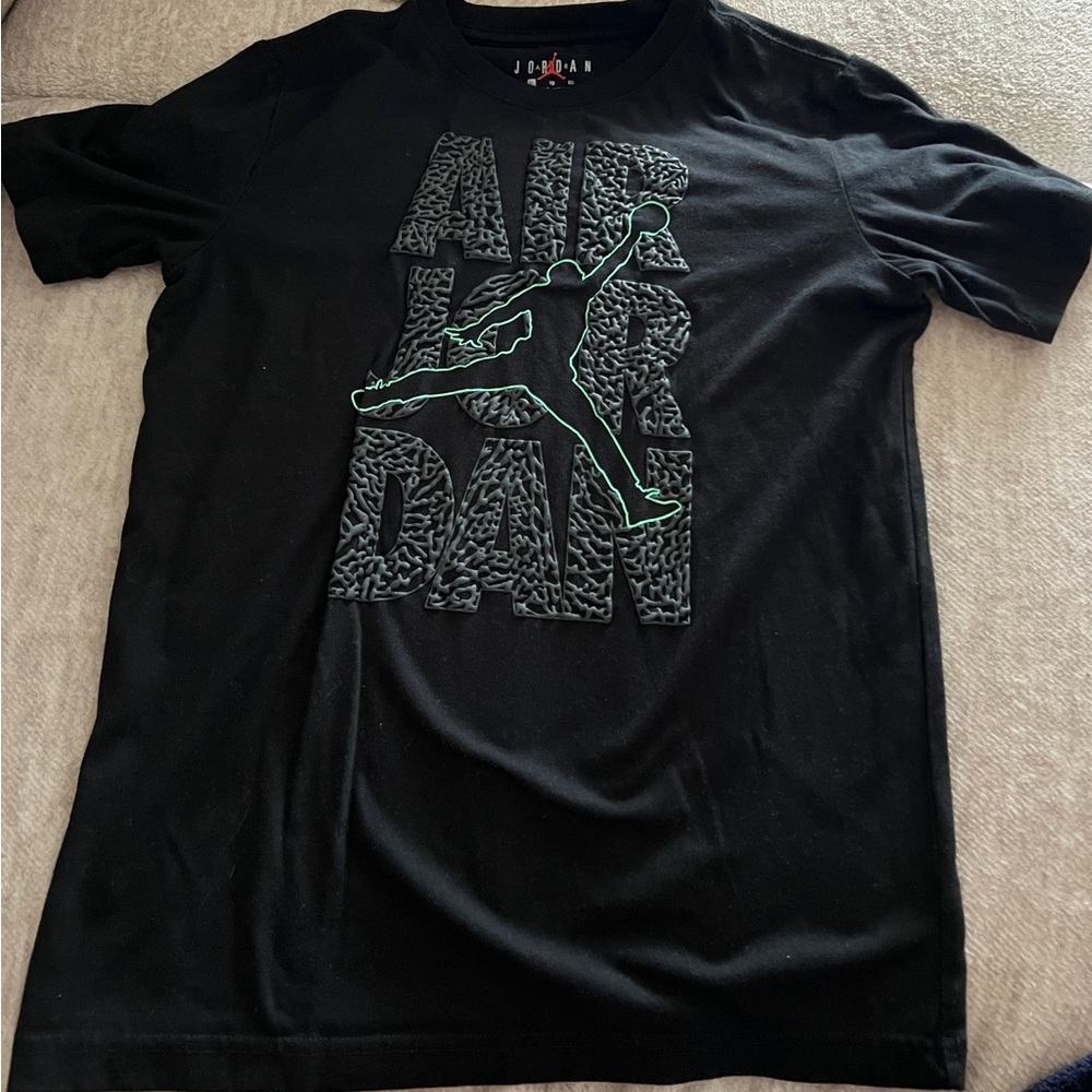 Big boys Jordan tshirt great condition